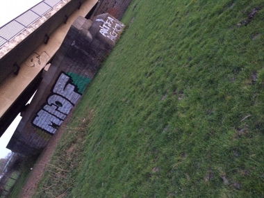 Graffiti Bombing - Photo by gartenzwerg - mrof