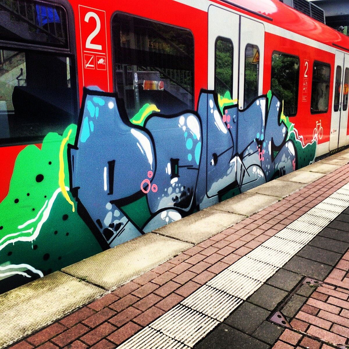 Graffiti Train - Photo by gartenzwerg - s6, ports
