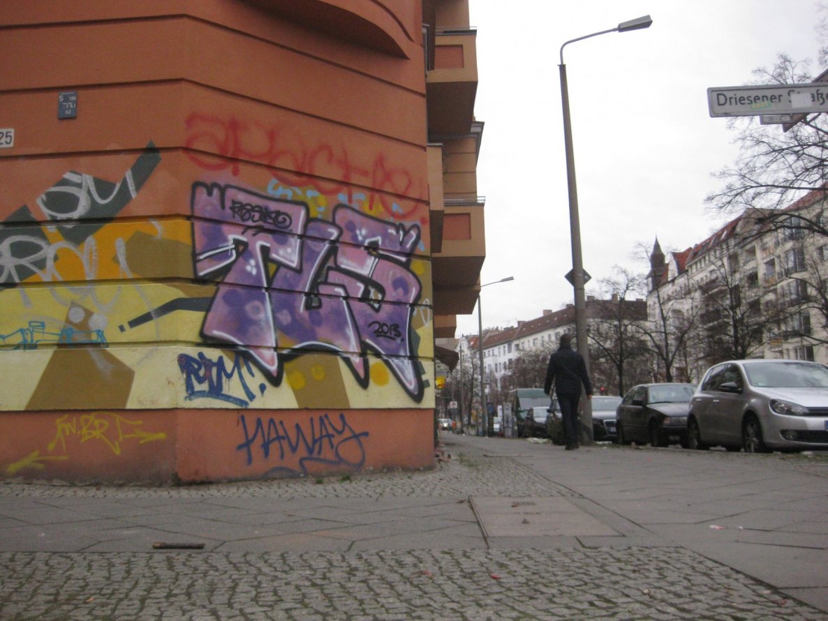 Graffiti Bombing - Photo by gartenzwerg - TLS, Resko, Berlin