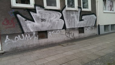 Graffiti Bombing - Photo by gartenzwerg - bl