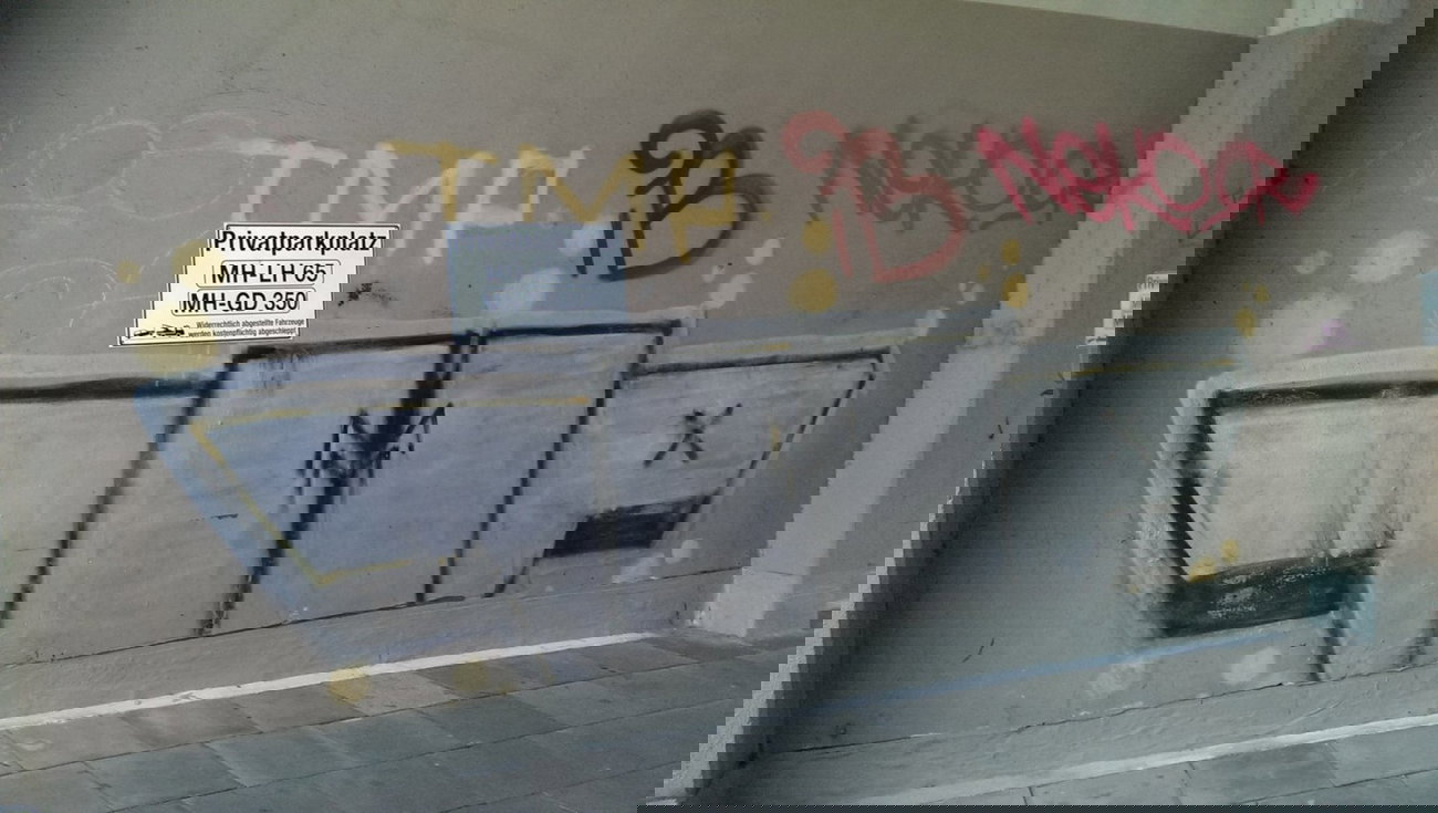 Graffiti Bombing - Photo by gartenzwerg - 1mp