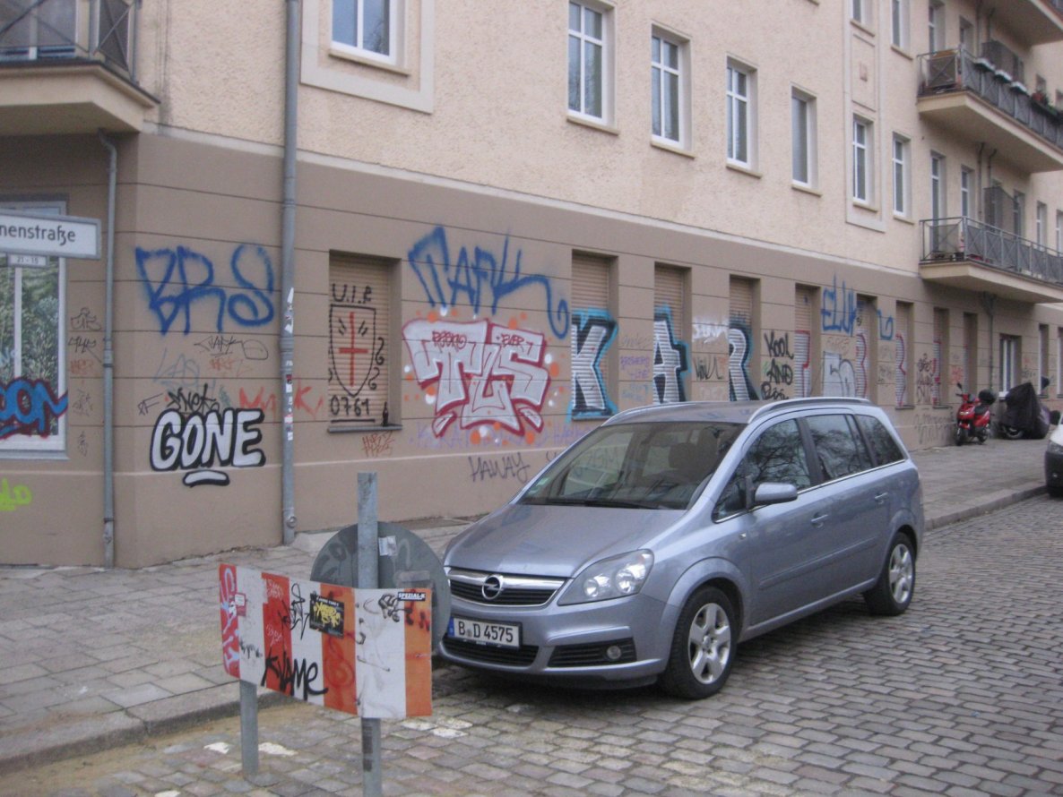 Graffiti Bombing - Photo by gartenzwerg - GONE, TLS, KAR