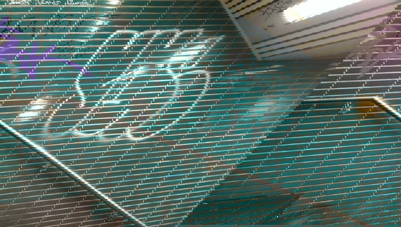 Graffiti Bombing - Photo by gartenzwerg - yu