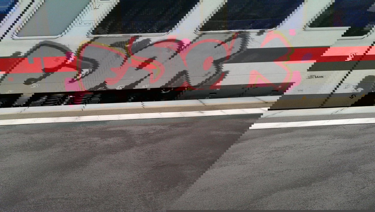 Graffiti Train - Photo by gartenzwerg - esok