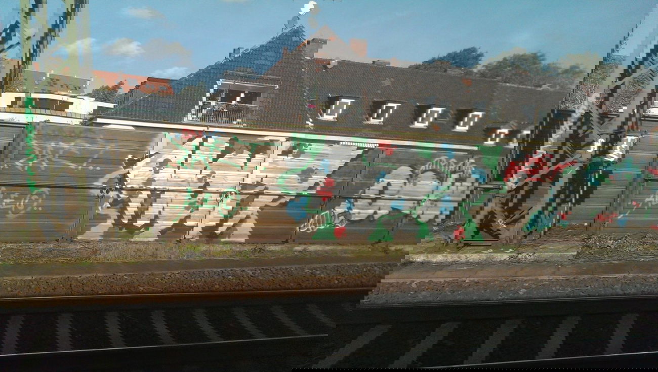 Graffiti Bombing in Hannover - Photo by gartenzwerg - ..