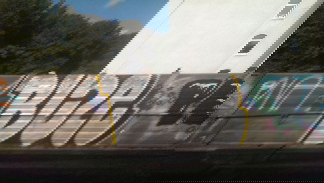 Graffiti Bombing in Hannover - Photo by gartenzwerg - buze