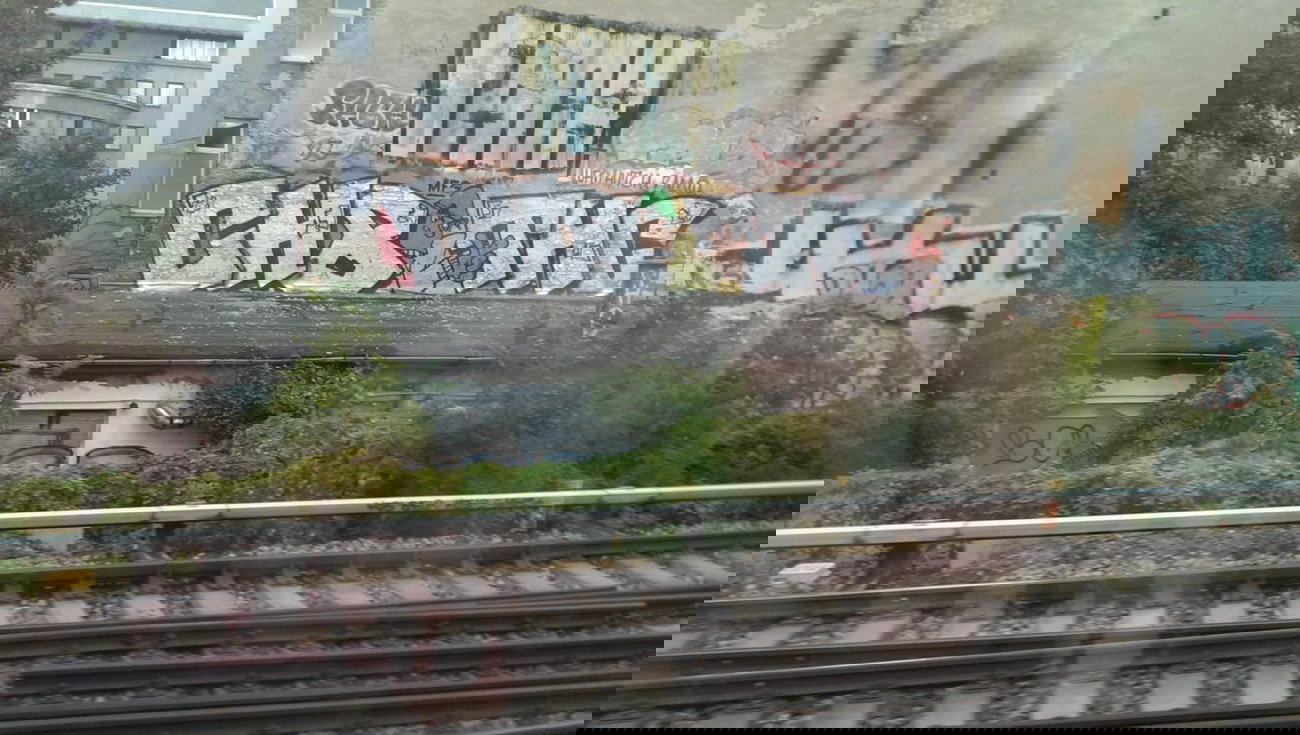 Graffiti Bombing in Berlin - Photo by gartenzwerg - CHB, THC, fach