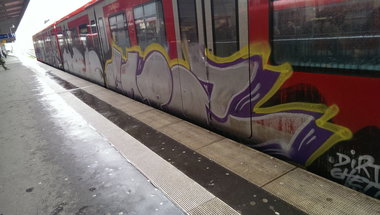 Graffiti Train - Photo by gartenzwerg - cops