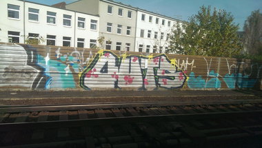 Graffiti Bombing - Photo by gartenzwerg - outs