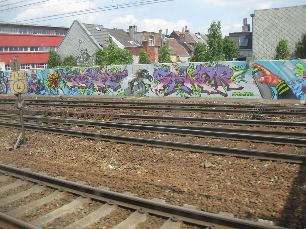 Graffiti Wall - Photo by gartenzwerg - Antwerpen, Netherlands