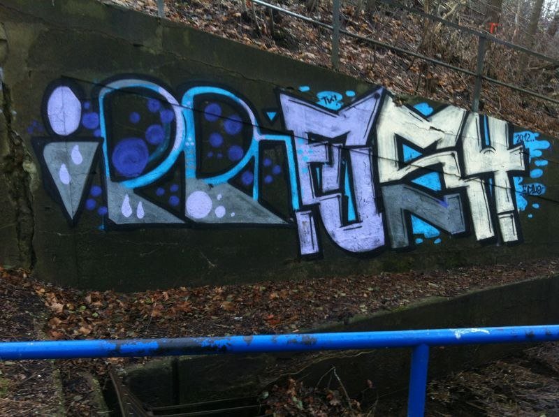 Graffiti Bombing in Essen - Photo by gartenzwerg - iRR, fush