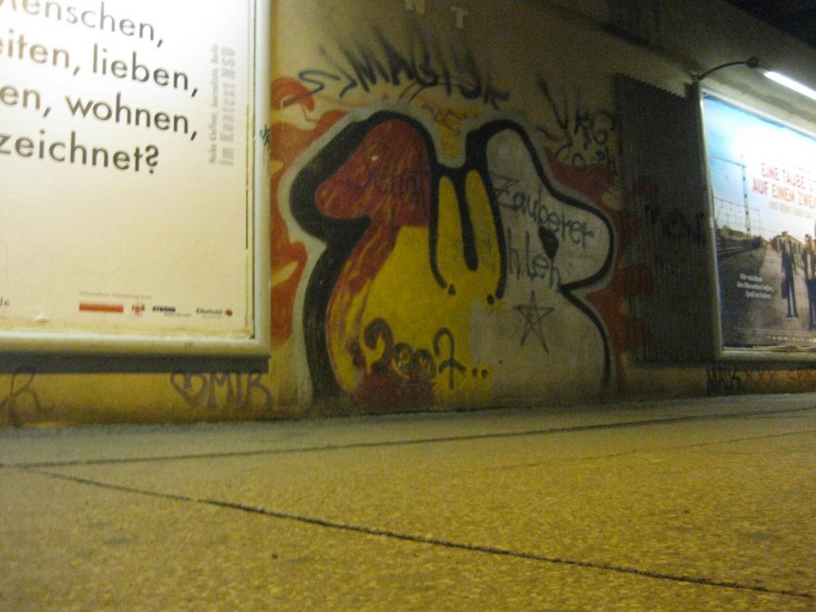Graffiti Bombing - Photo by gartenzwerg - 1up, ONEUP, OneUnitedPower