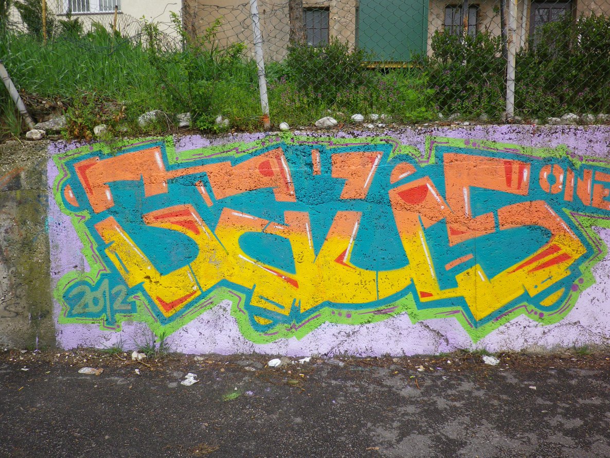 Graffiti Wall - Photo by gausone - gaus (2012)