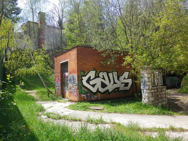 Graffiti Wall - Photo by gausone - in, da, hood (2013)