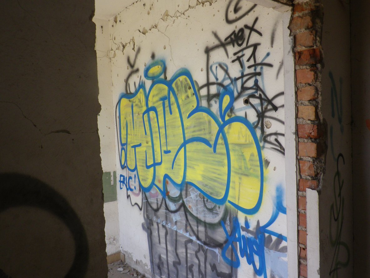Graffiti Wall - Photo by gausone - aios, erc (2013)
