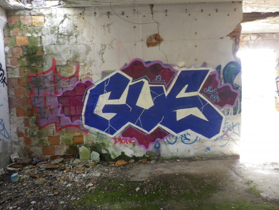 Graffiti Wall - Photo by gausone