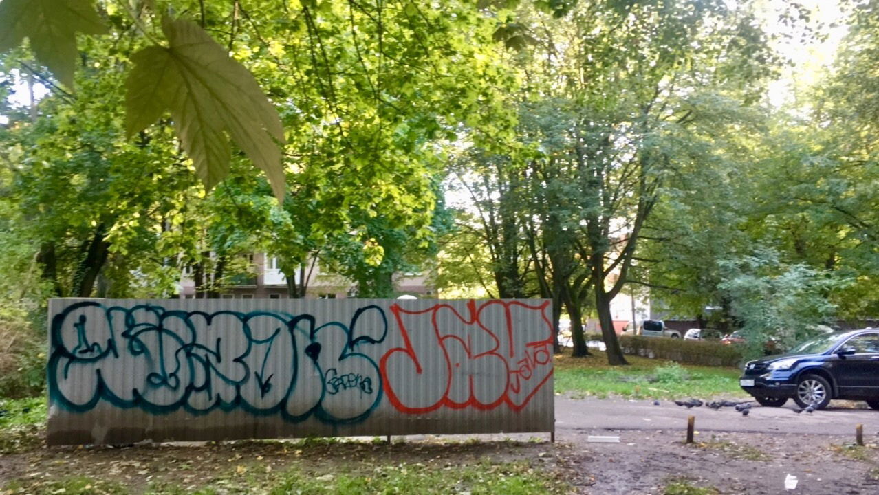 Graffiti Wall - Photo by gazon1