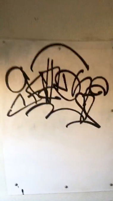 Graffiti Wall - Photo by gazon1