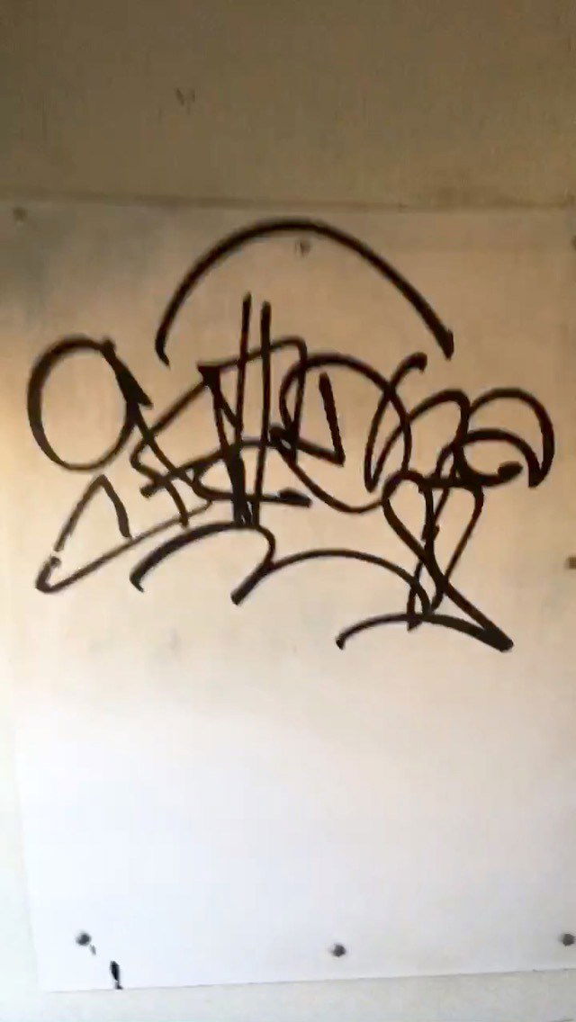 Graffiti Wall - Photo by gazon1