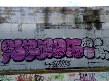 Graffiti Wall - Photo by gazon1