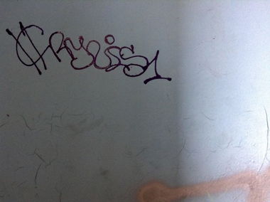 Graffiti Wall - Photo by gazon1