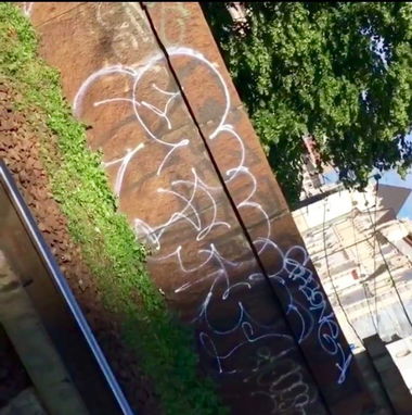 Graffiti Wall - Photo by gazon1