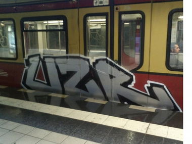 Graffiti Train - Photo by geebik - uzr (2012)