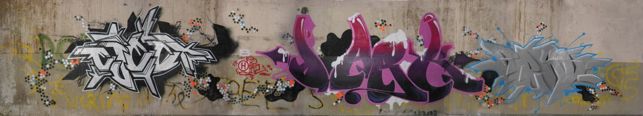 Graffiti Wall - Photo by geracity - eject, dark