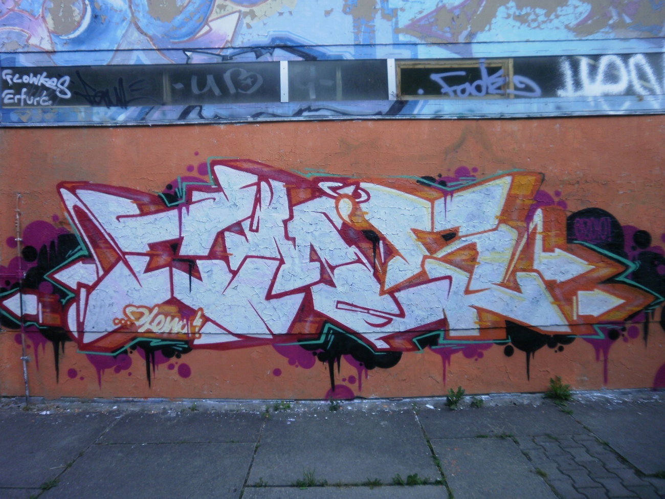 Graffiti Wall - Photo by geracity