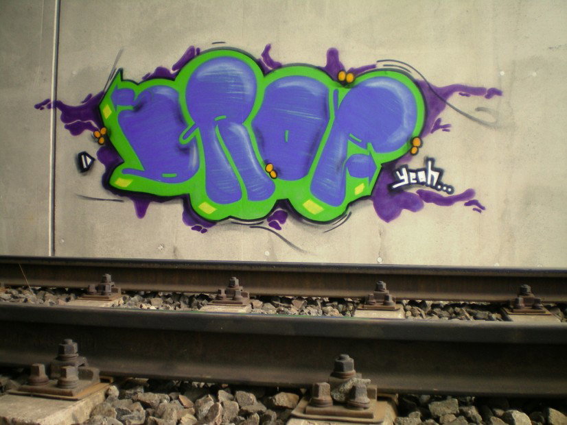 Graffiti Wall - Photo by geracity - Drop (2011)