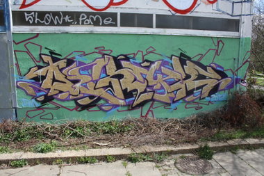 Graffiti Wall - Photo by geracity