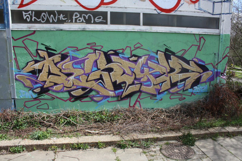 Graffiti Wall - Photo by geracity