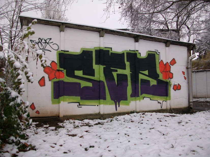 Graffiti Bombing - Photo by geracity - Ser (2009)