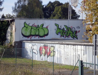 Graffiti Bombing - Photo by geracity (2010)