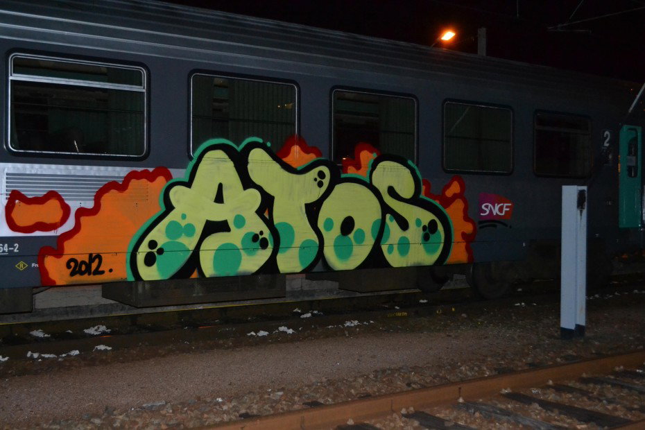 Graffiti Train in La Celle-sous-Gouzon - Photo by geracity - Atos (2012)