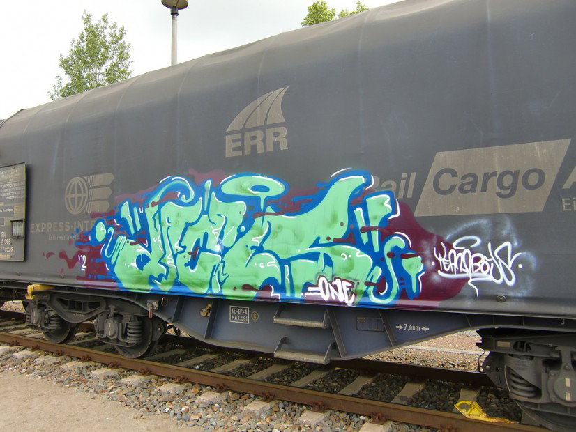 Graffiti Train - Photo by geracity - Dacks, Team (2012)