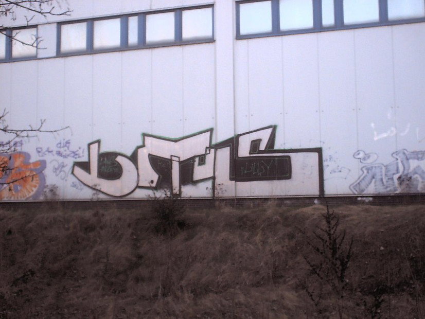Graffiti Wall in Gera - Photo by geracity - Lotus (2003)