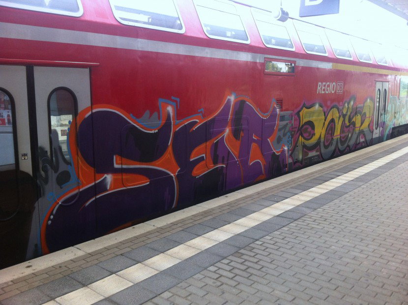 Graffiti Train - Photo by geracity - Ser, Poisr (2012)