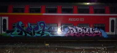 Graffiti Train - Photo by geracity - Dark, Reks (2011)