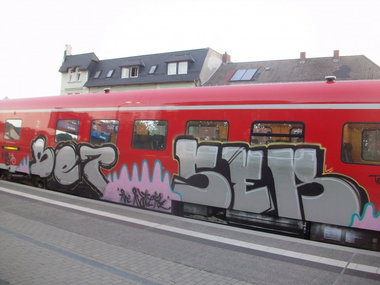 Graffiti Train - Photo by geracity - Bez, Ser (2009)