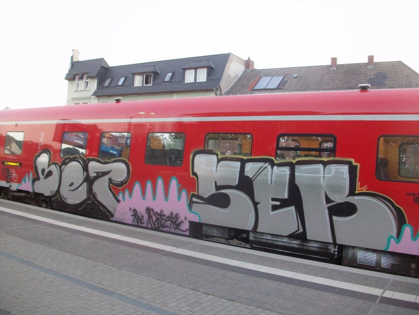 Graffiti Train - Photo by geracity - Bez, Ser (2009)