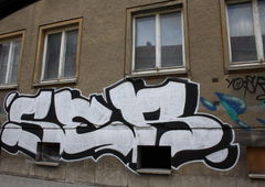 Graffiti Bombing - Photo by geracity - Ser (2011)