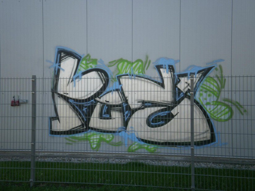 Graffiti Bombing - Photo by geracity - Bez