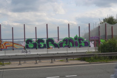 Graffiti Bombing in Gera - Photo by geracity - Ser, Zois