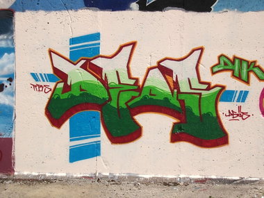 Graffiti Wall - Photo by geracity - Deos, Dnk, Rbs