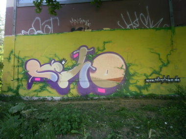Graffiti Wall - Photo by geracity - Retro (2011)