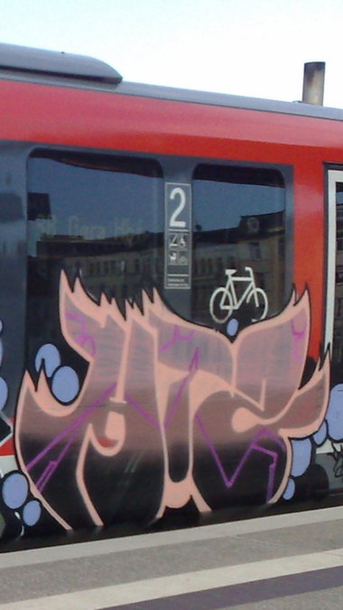 Graffiti Train - Photo by geracity - htz (2010)