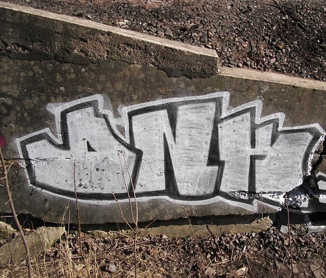 Graffiti Bombing - Photo by geracity - dnk (2008)