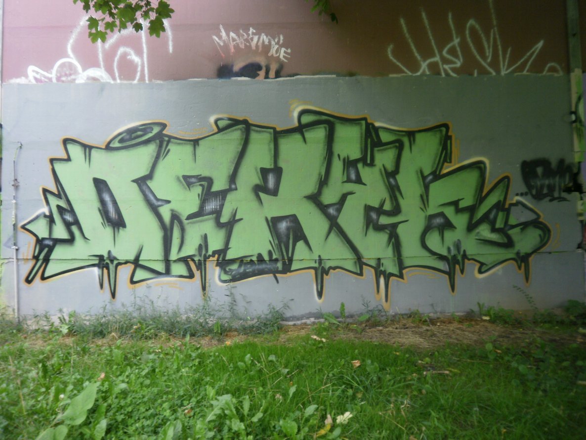 Graffiti Wall - Photo by geracity - deryk (2011)