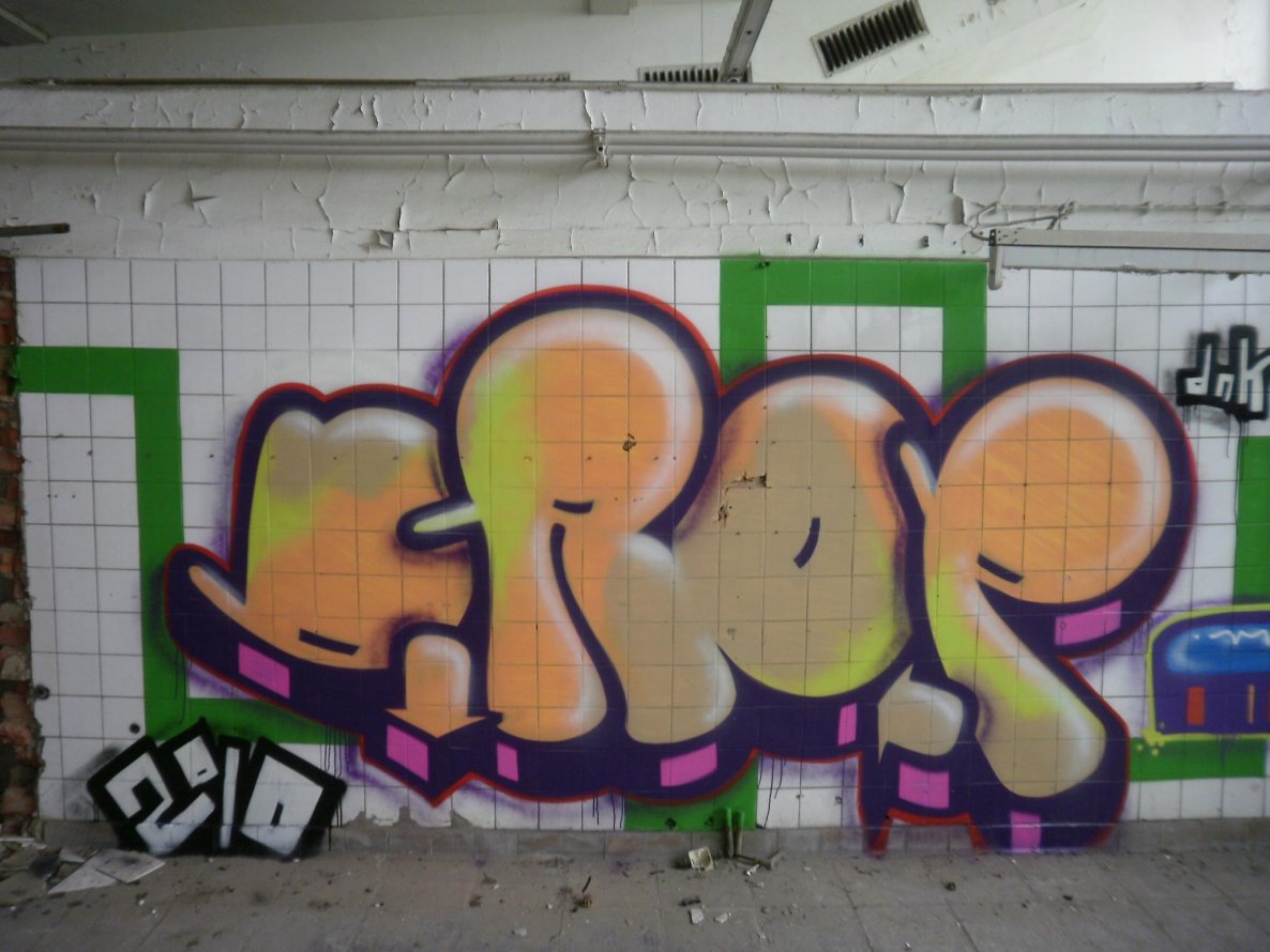 Graffiti Wall in Gera - Photo by geracity - Drop (2010)